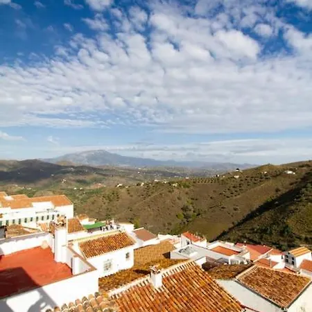 Rooftop Terrace & Panoramic Mountain View's *
