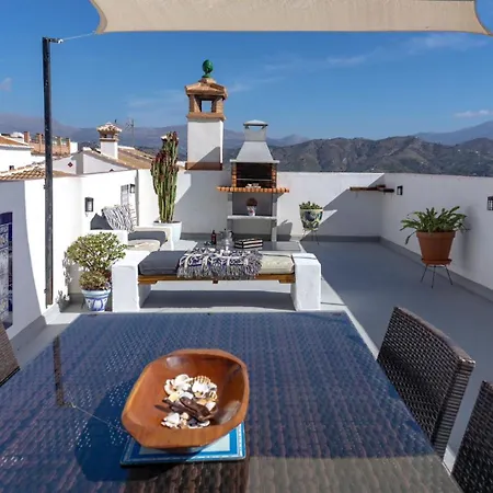 Rooftop Terrace & Panoramic Mountain View's Holiday home Cutar